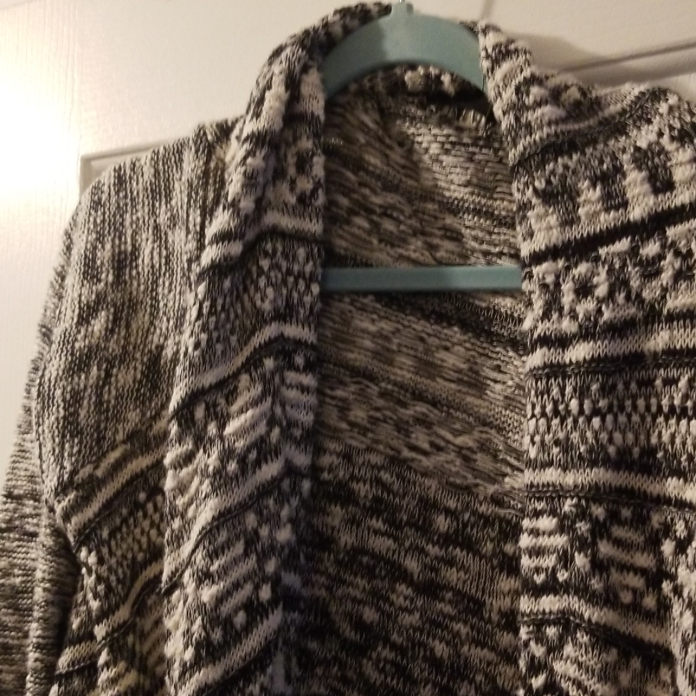 SALE 3/$10 Jessica Simpson sweater